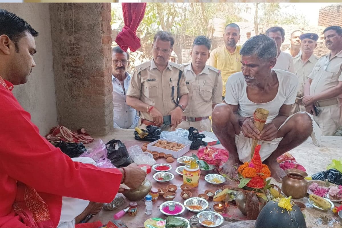 पुलिस की मौजूदगी में हुई शिवलिंग की फिर से स्थापना