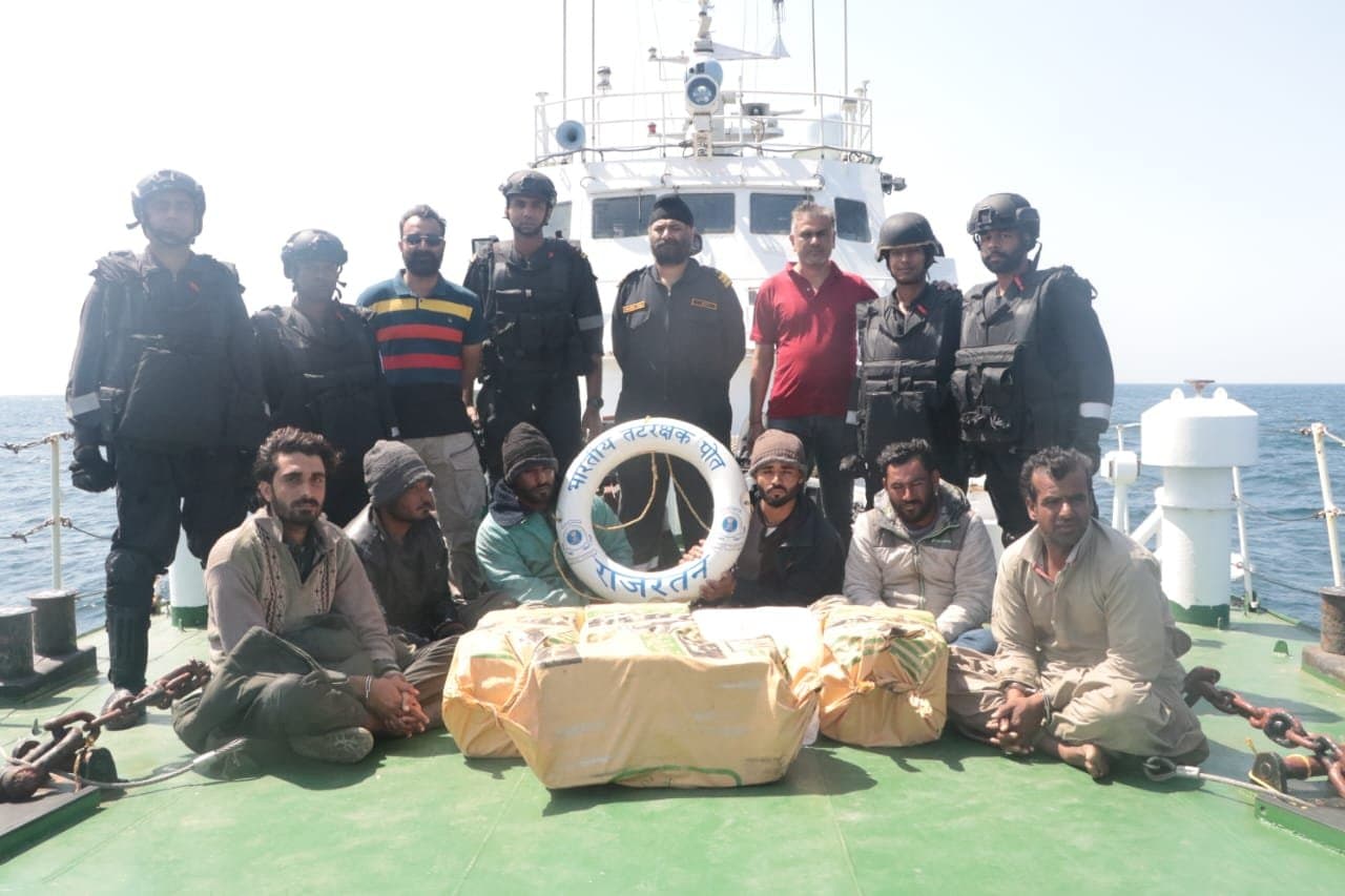 Gujarat News: गुजरात पोरबंदर से 480 करोड़ रुपए का ड्रग्स जब्त, छह पाकिस्तानी तस्कर गिरफ्तार