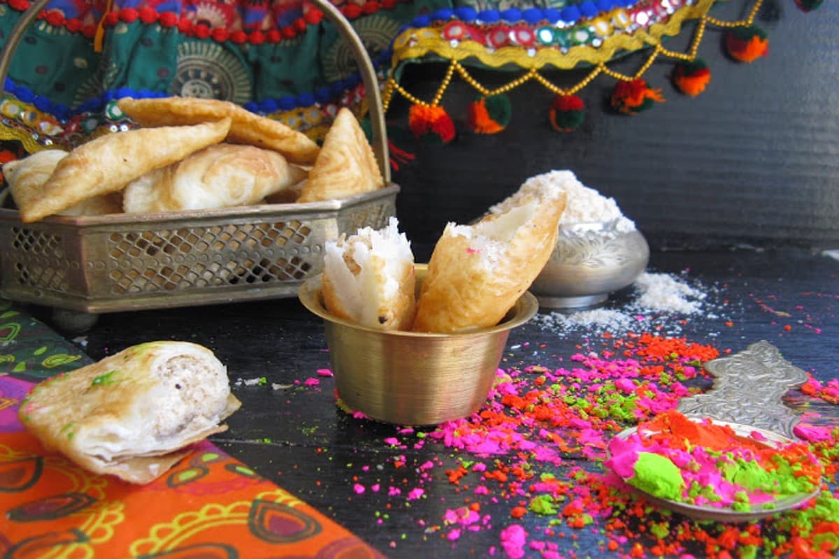 Holi 2024: कहीं आप भी तो नहीं खा रहे नकली खोया से बनी गुजिया, जानें इसके साइड इफैक्ट्स