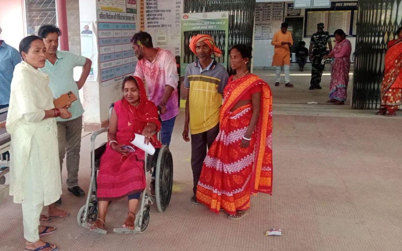 Gumla News : पेट्रोल भराने के विवाद में दो परिवारों में मारपीट, पंचायत समिति सदस्य समेत 12 घायल