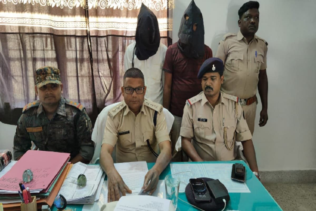 गुमला में हथियार के साथ दो युवक गिरफ्तार, बड़ी घटना को अंजाम देने की फिराक में थे दोनों