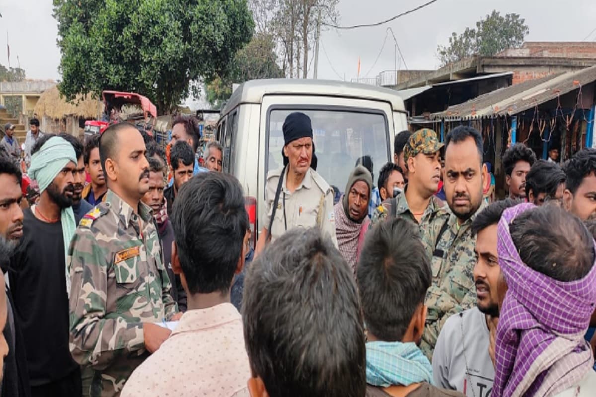 हजारीबाग में बालू लदा हाइवा ने चार लड़कियों को लिया चपेट में, दो की स्थिति गंभीर