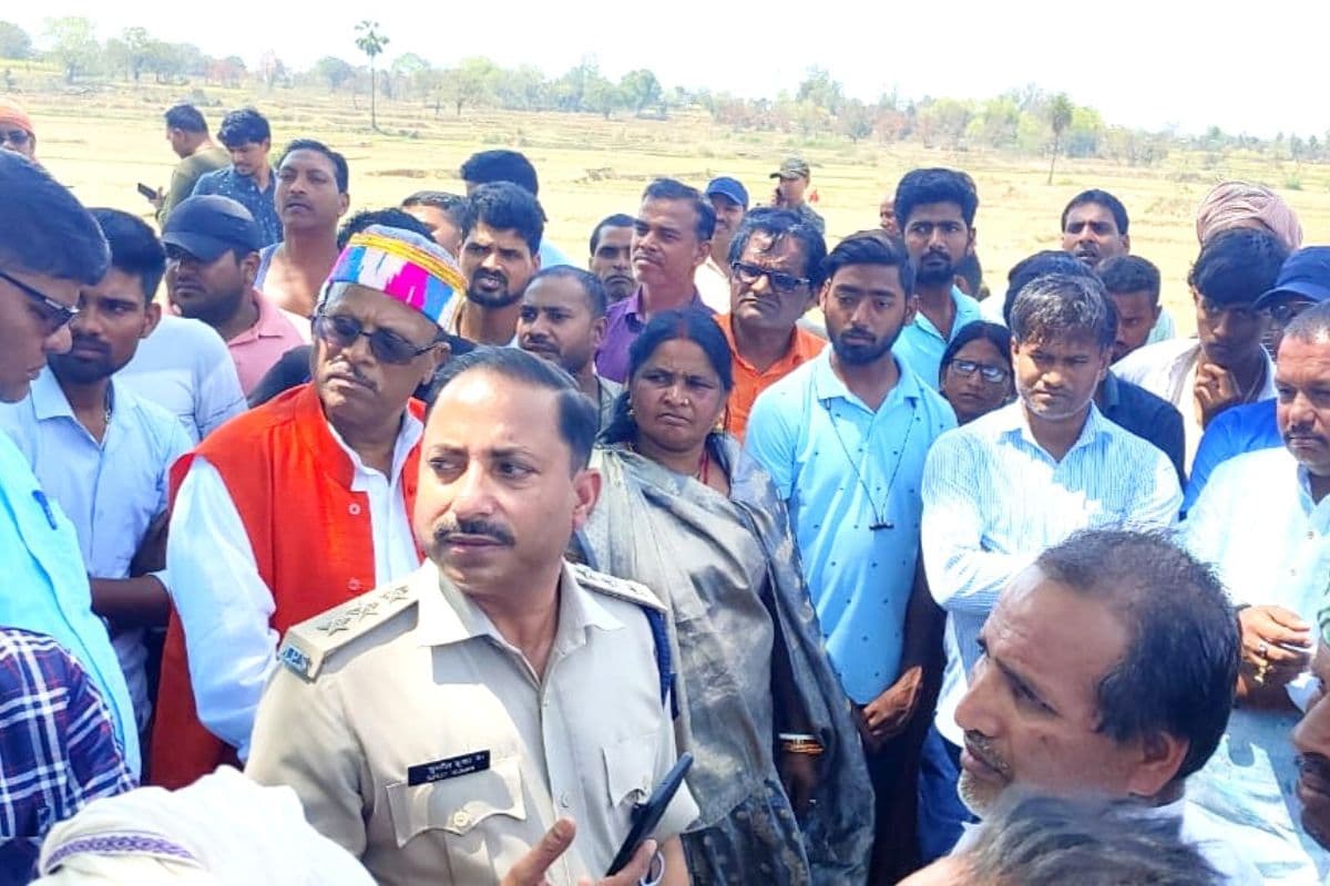 हजारीबाग में लापता युवक का शव डोभे से बरामद, हत्या की आशंका, ग्रामीणों में आक्रोश