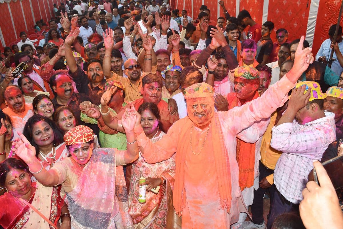 Holi 2024: होलिका दहन 24 मार्च को, बोकारो में तैयारी में जुटे लोग, 26 मार्च को मनेगी होली