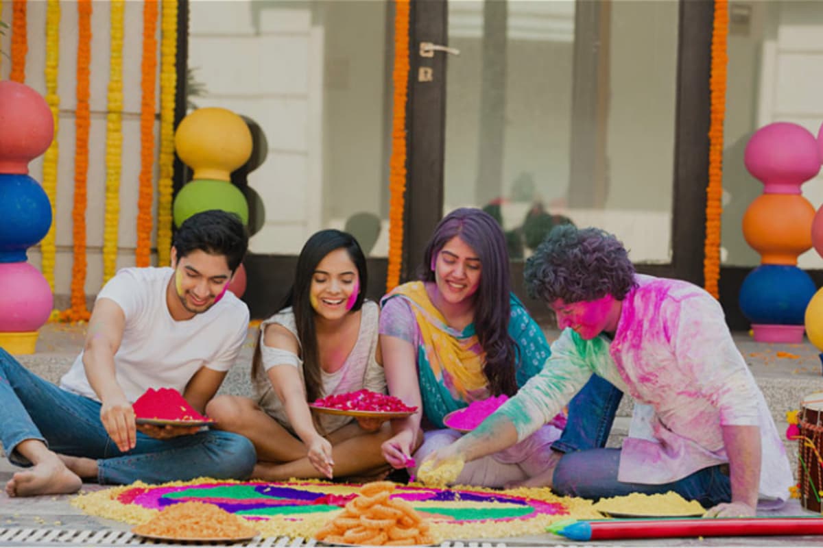 Holi Party At Home: घर पर करना चाहते हैं  शानदार होली पार्टी होस्ट, ये हैं आप के लिए कुछ आइडियाज