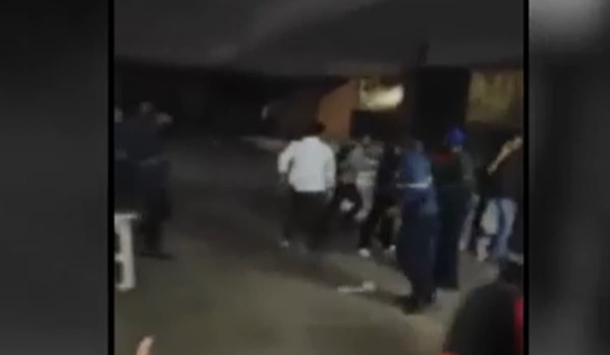 JNU clash: देर रात छात्रों के बीच झड़प, चले लाठी-डंडे, वीडियो वायरल