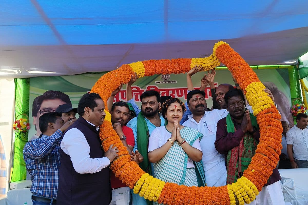 'झारखंड झुकेगा नहीं, आपके बुढ़ापे का सहारा बेटे हेमंत सोरेन हैं आपके साथ' साहिबगंज में बोलीं कल्पना सोरेन