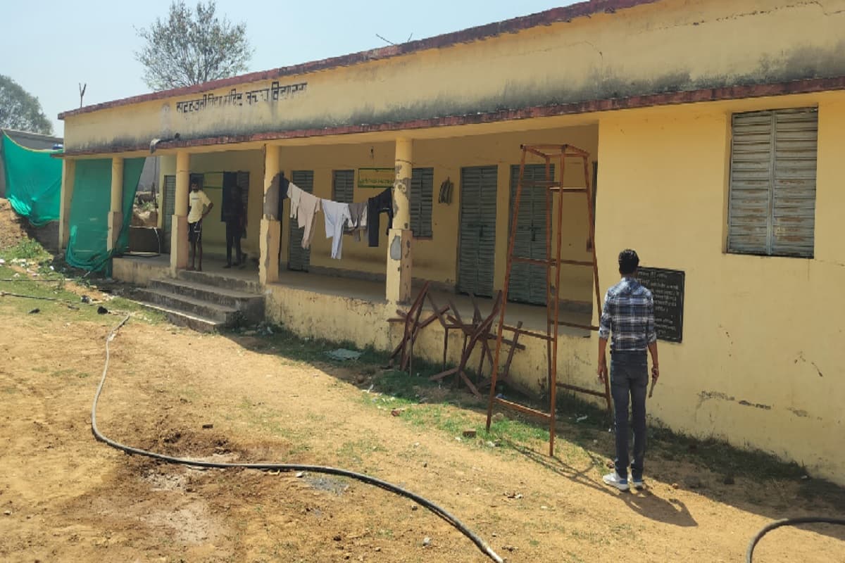 किसान भवन व दुग्ध केंद्र पर बुलंद इंफ्रा कंपनी के ठेकेदार का कब्जा, प्रशासन बेखबर