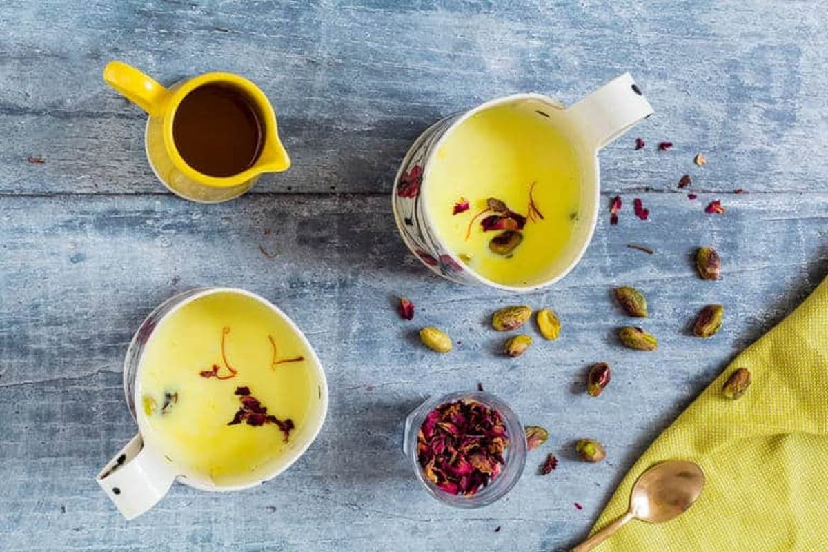 Benefits Of Drinking Milk Mixed With Saffron: दूध में केसर डालकर पीने से क्या फायदा होता है?