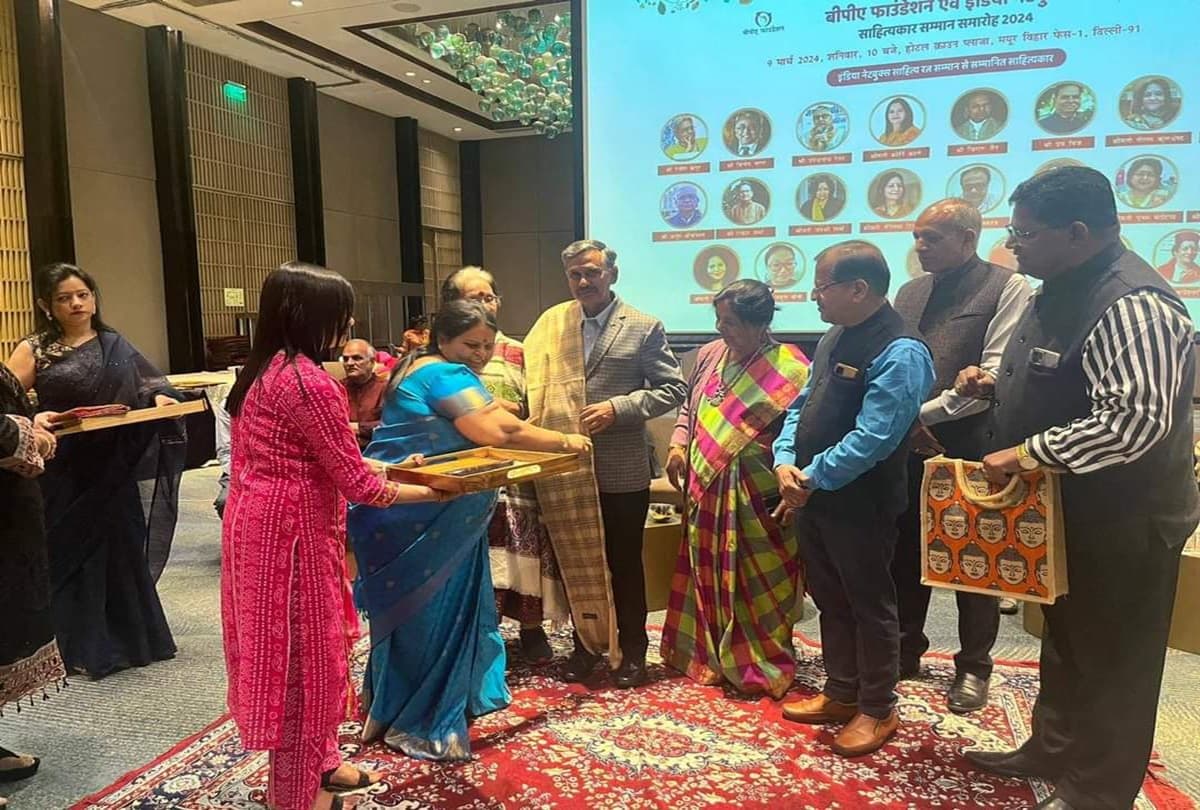 Hindi News : रांची के कवि डाॅ एनसी ठाकुर को दिल्ली में मिला साहित्य रत्न सम्मान