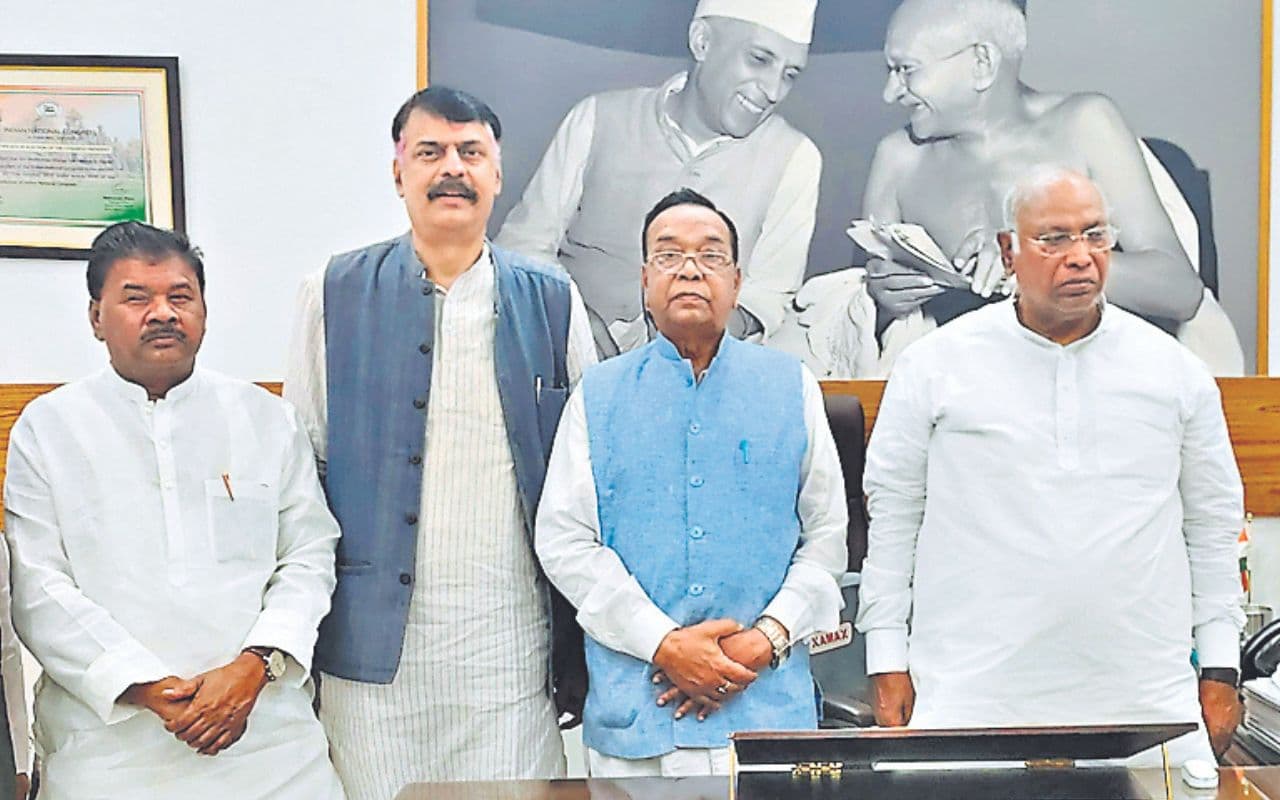 पीएम मोदी की सरकार के खिलाफ लड़ रही है जनता, बोले कांग्रेस अध्यक्ष राजेश ठाकुर