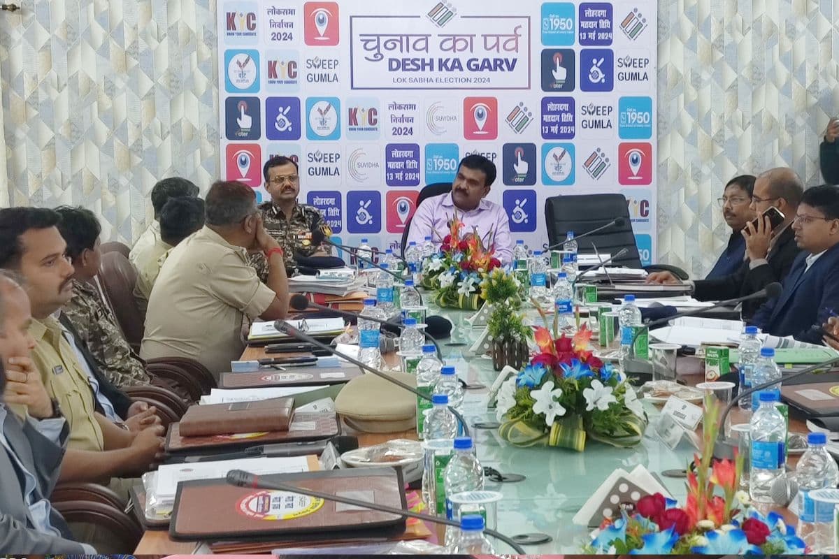 Lok Sabha Election: निष्पक्ष एवं भयमुक्त चुनाव के लिए बनाएं कार्ययोजना, तैयारी की समीक्षा कर बोले झारखंड के सीईओ के रवि कुमार