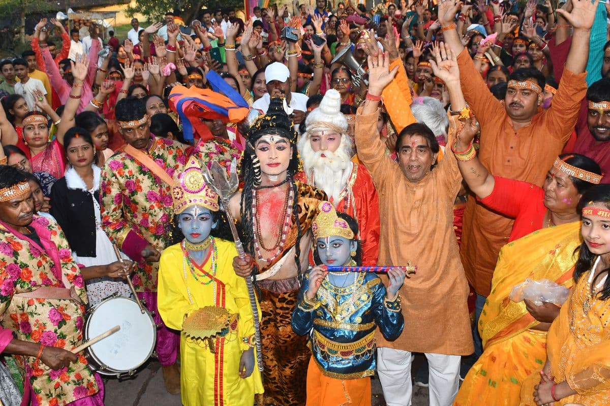 महाशिवरात्रि: बोकारो में उल्लास, हर-हर महादेव से गूंजे शिवालय, शिव बारात में उमड़े श्रद्धालु