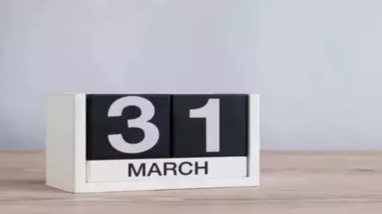 March Closing: मार्च क्लोजिंग पर केवल बैंक नहीं, खुले रहेंगे ये भी ऑफिस, जानें आपका होगा काम या नहीं