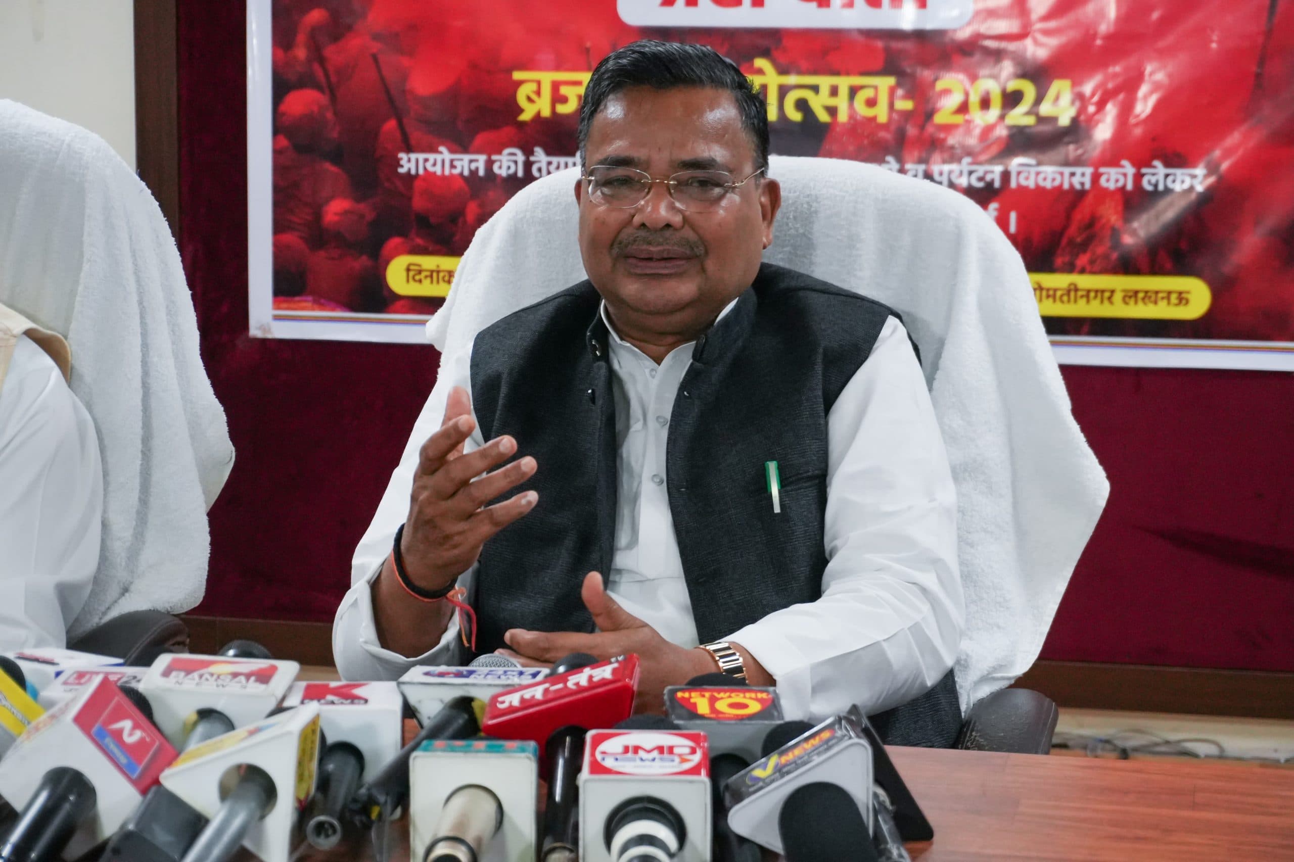 Mathura Holi 2024: मथुरा में ब्रज रंगोत्सव की शुरुआत 17 मार्च को बरसाना की लड्डू होली से, 1 अप्रैल तक चलेगा आयोजन