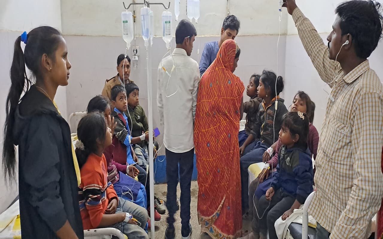 बिहार: अररिया के स्कूल में मध्याह्न भोजन खाने से बीमार पड़े दर्जनों बच्चे, अस्पताल में अलग से लगाना पड़ा बेड