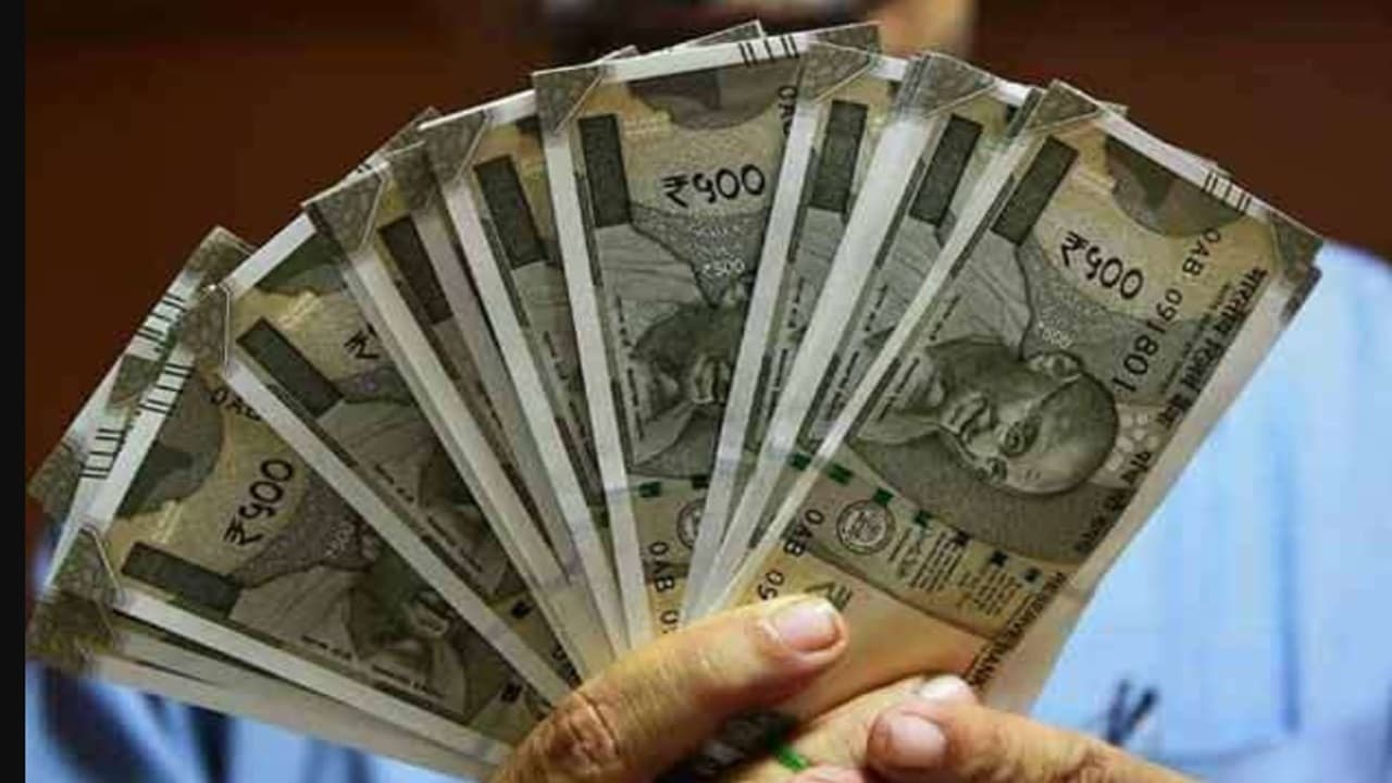 Bank Employees Salary Hike: बैंक कर्मचारियों की हो गयी मौज, 17% बढ़ गयी सैलरी, शनिवार को भी मिलेगी छुट्टी