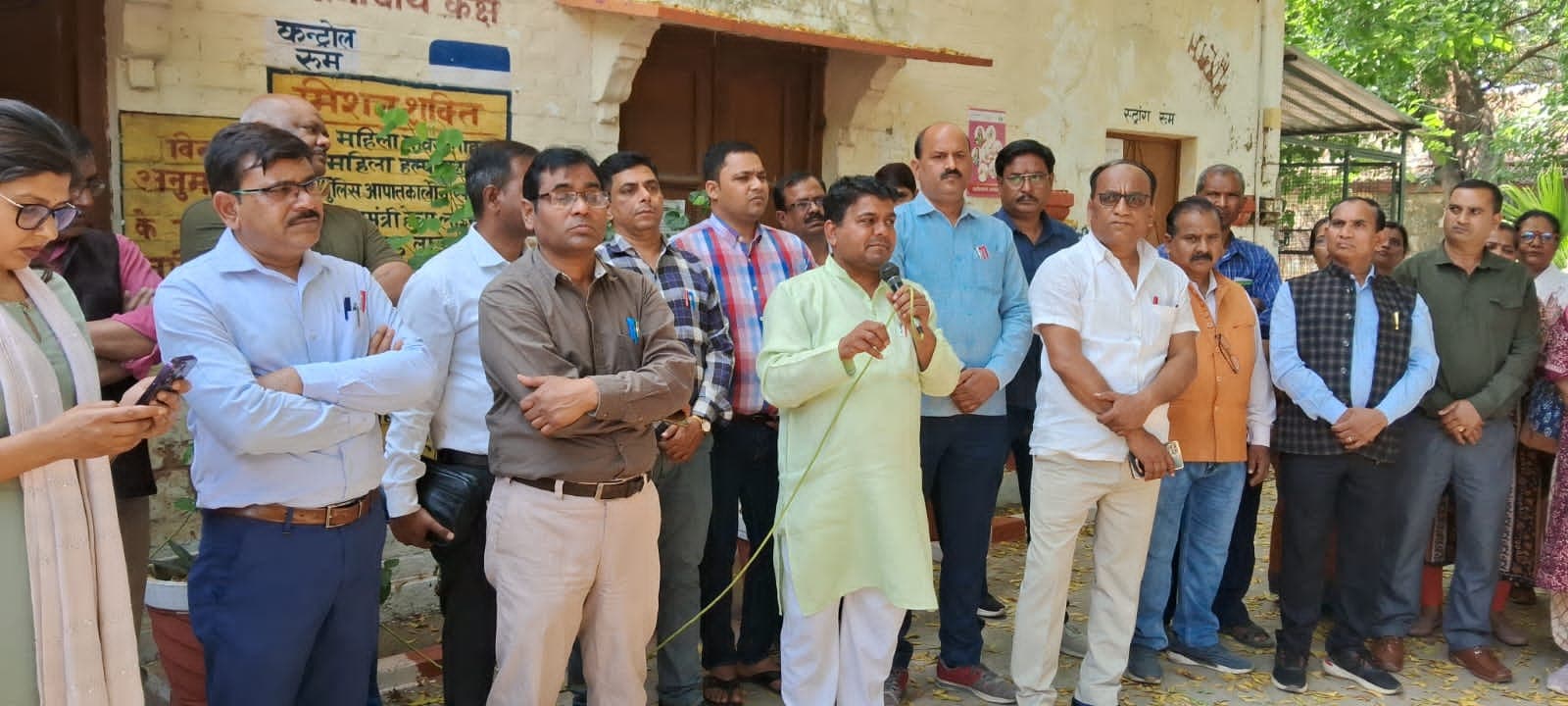 Muzaffar Nagar News: मुजफ्फर नगर में साथी की हत्या से शिक्षकों में आक्रोश, बोर्ड कॉपी का मूल्यांकन बंद करके प्रदर्शन