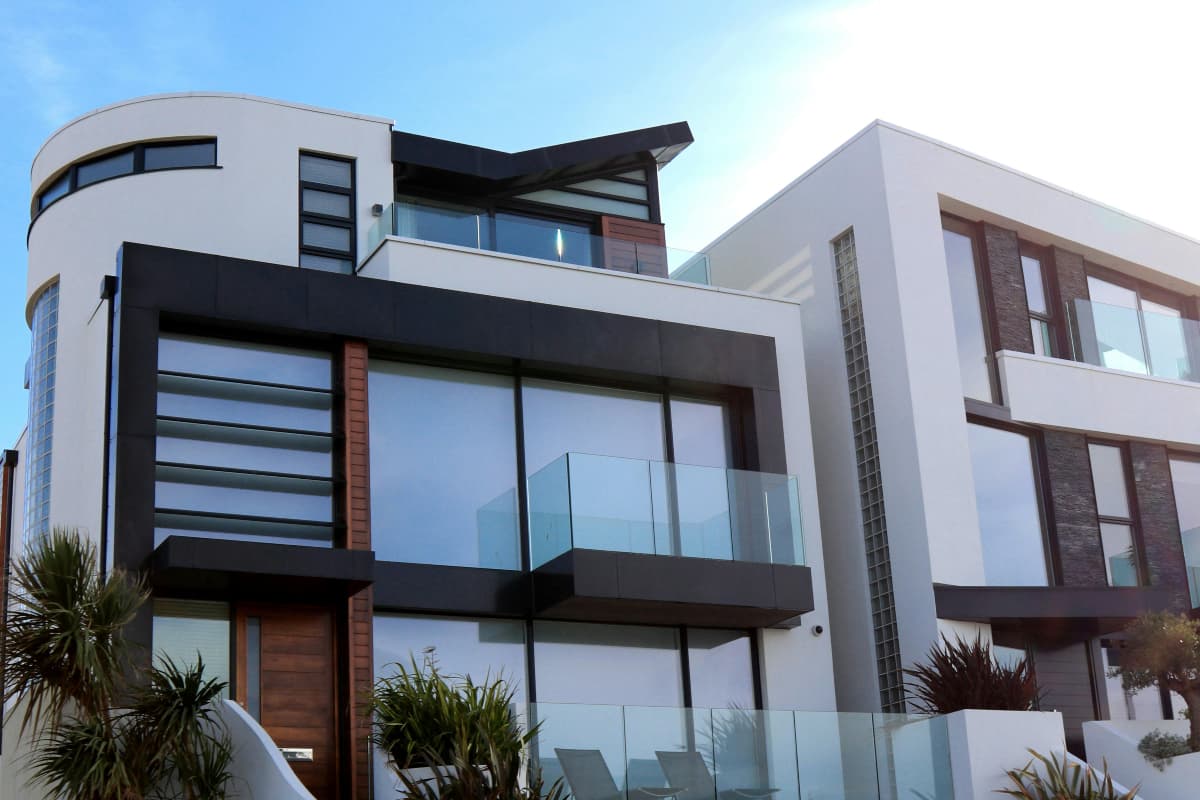 Vastu Tips: क्या घर के मुख्य द्वार पर लिखवा सकते हैं अपना नाम? जानें क्या कहता है वास्तु शाश्त्र