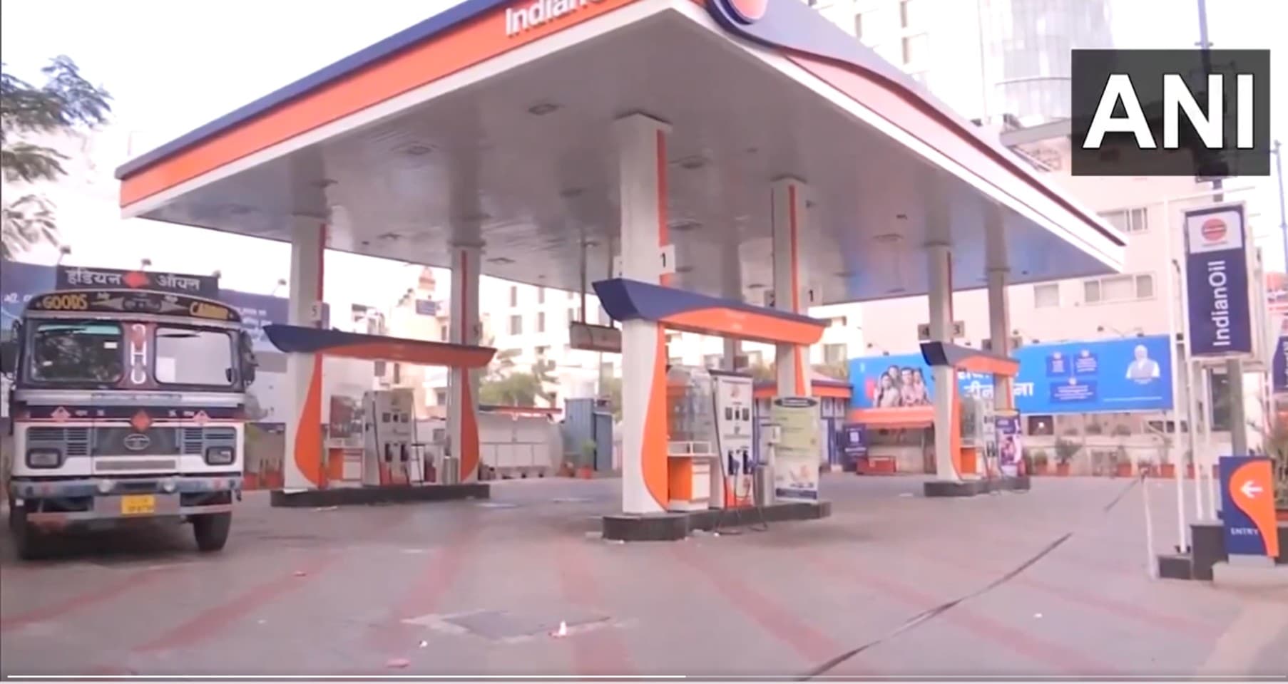 Petrol Pump Strike: पेट्रोल पंप दो दिन की हड़ताल पर, राजस्थान में गाड़ी लेकर भटक रहे हैं लोग