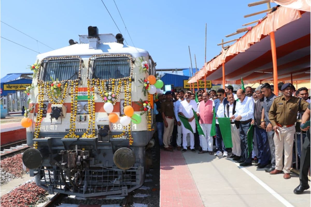 पश्चिम बंगाल : प्रधानमंत्री ने वर्चुअल माध्यमसे देवघर और डिब्रूगढ़ के बीच नयी ट्रेन को हरी झंडी दिखाई