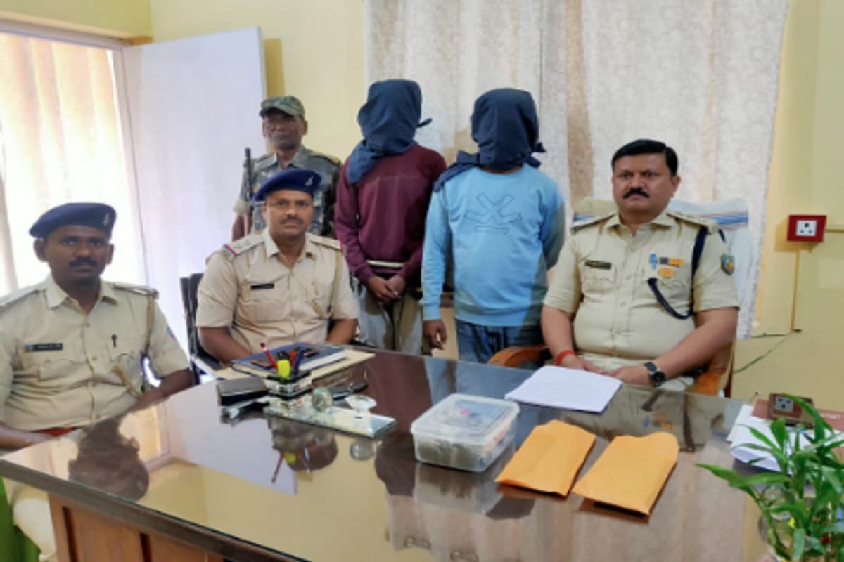 साहिबगंज में 50 पुड़िया गांजा के साथ दो तस्कर गिरफ्तार, खुल सकते हैं कई बड़े राज