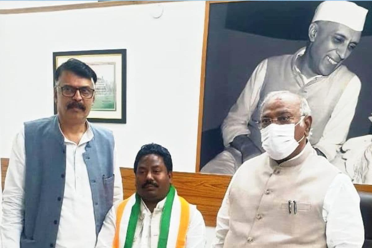 कांग्रेस के राष्ट्रीय अध्यक्ष मल्लिकार्जुन खरगे से मुलाकात के बाद राजेश ठाकुर ने केंद्र सरकार पर साधा निशाना, क्या बोले जयप्रकाश भाई पटेल