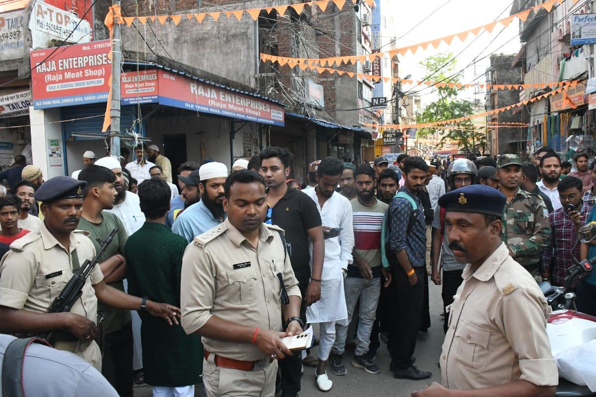 वारदात के बाद मौके पर पहुंचे पुलिस पदाधिकारी