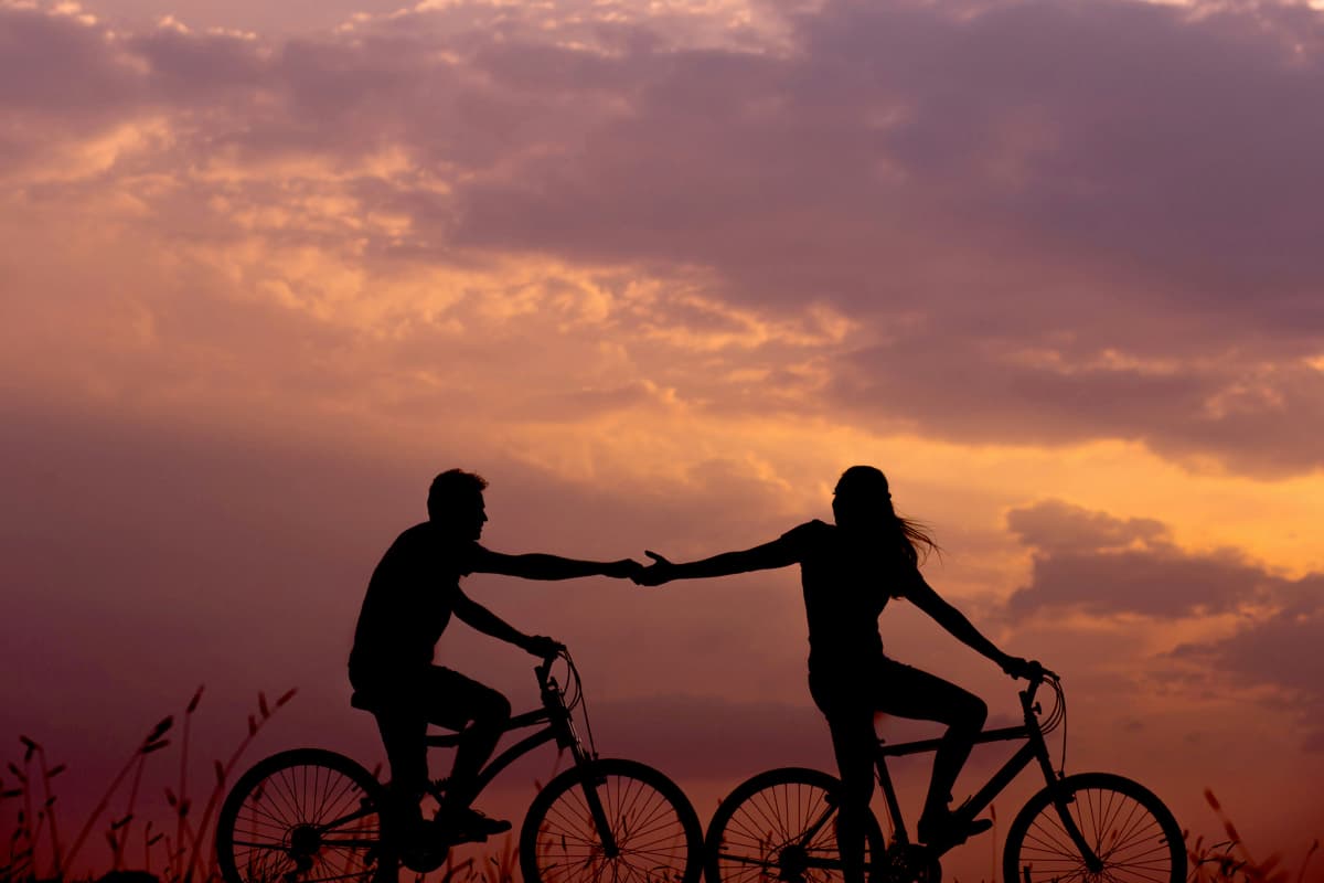 Relationship Tips: क्या आपका पार्टनर आपके साथ खुश है? ऐसे लगाएं पता