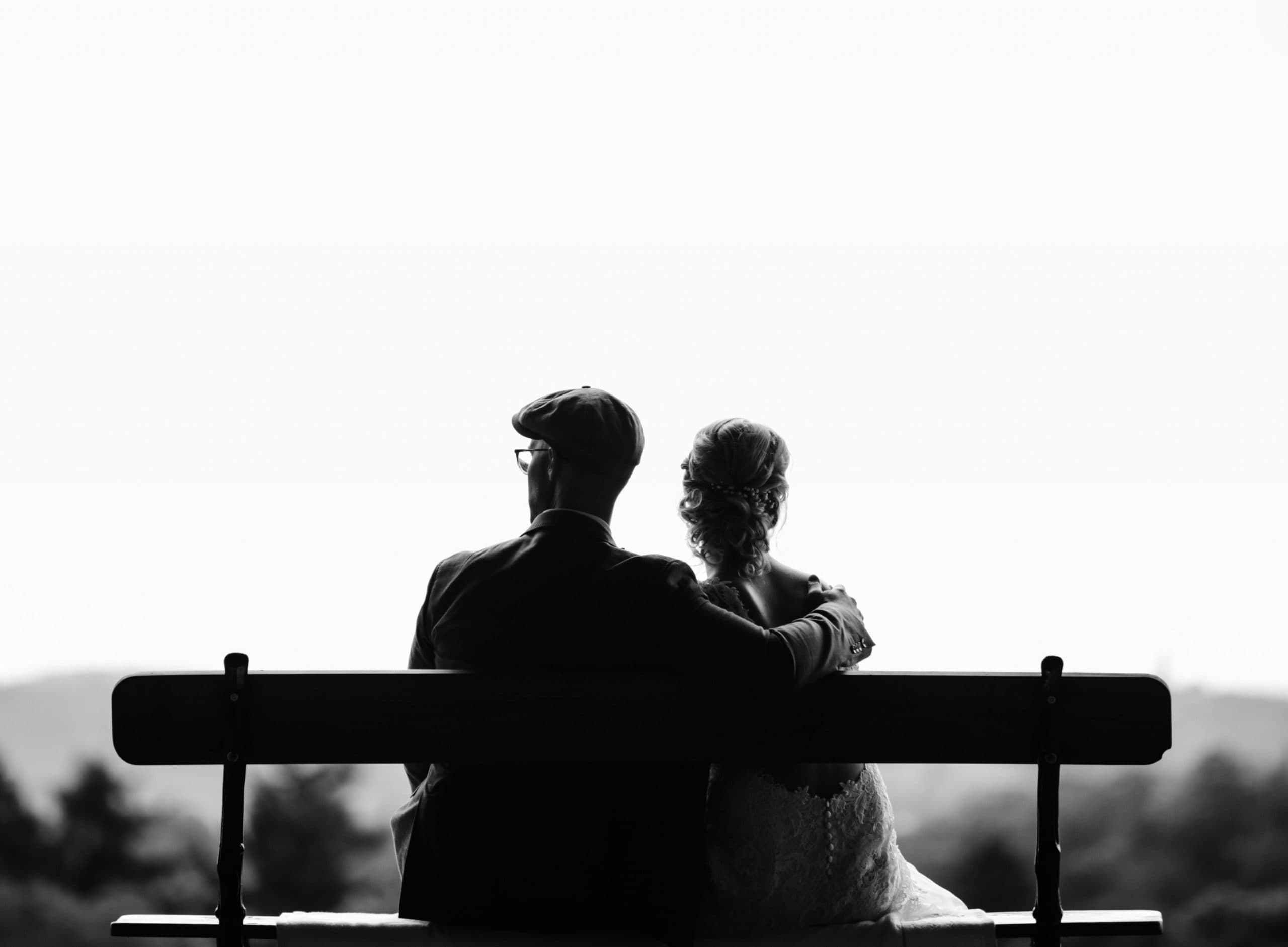 Relationship Tips: इस तरह बचाएं अपना टूटता हुआ रिश्ता, जानें क्या है तरीका