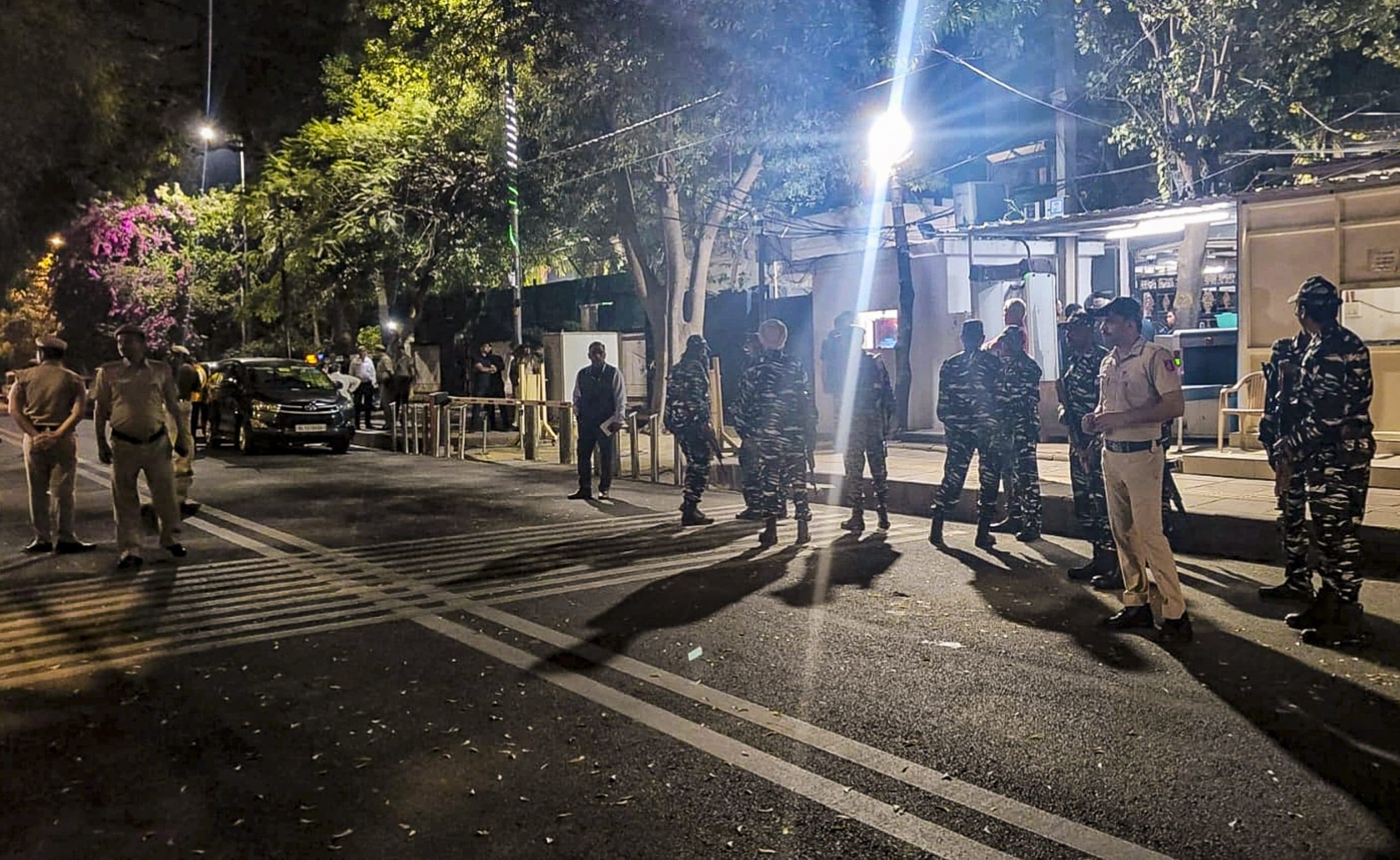 Delhi Excise Policy Case: केजरीवाल पर ईडी कार्रवाई से AAP में गुस्सा, CM आवास के बाहर कार्यकर्ताओं की नारेबाजी, धारा 144 लागू