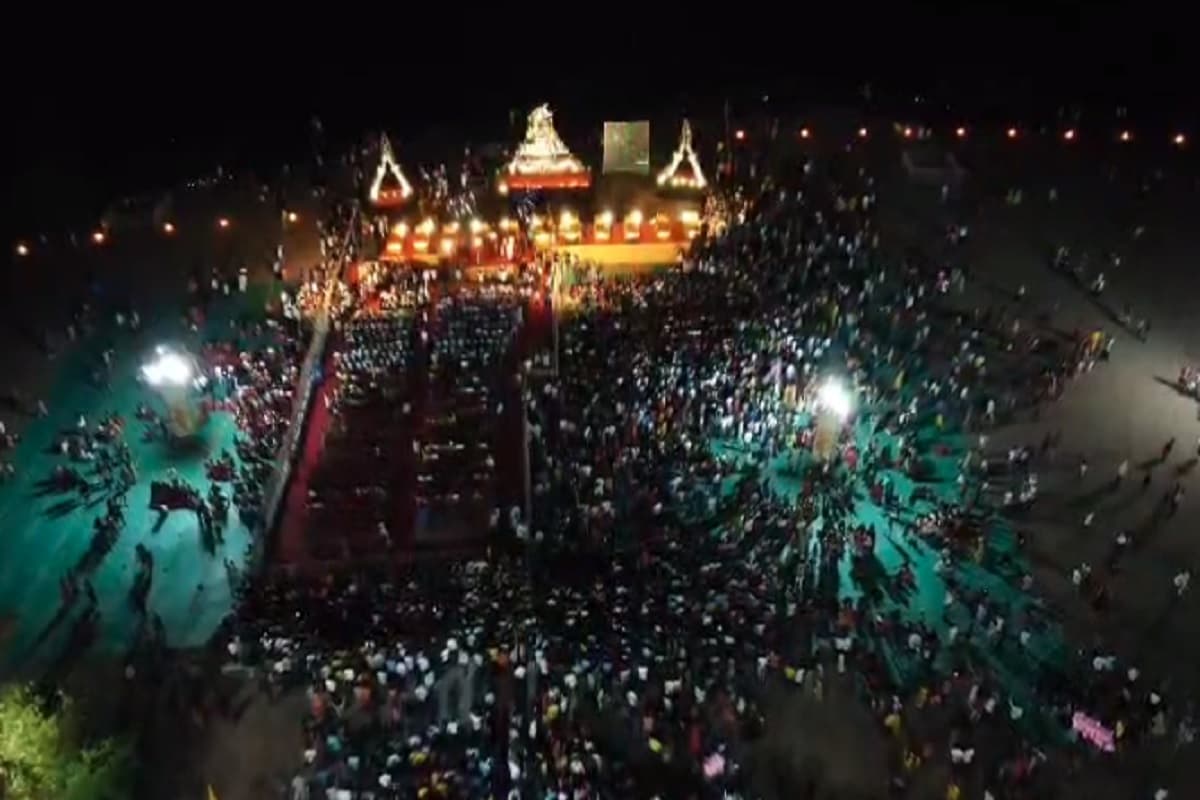 महाशिवरात्रि पर जमशेदपुर में भव्य महाआरती, मंत्री बन्ना गुप्ता ने पत्नी संग की पूजा, उमड़े श्रद्धालु