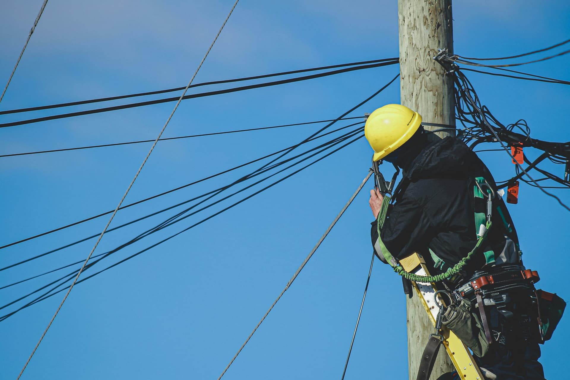 Electric Wires: शहर के गली-मोहल्ले में बिजली के तार होंगे कवर्ड