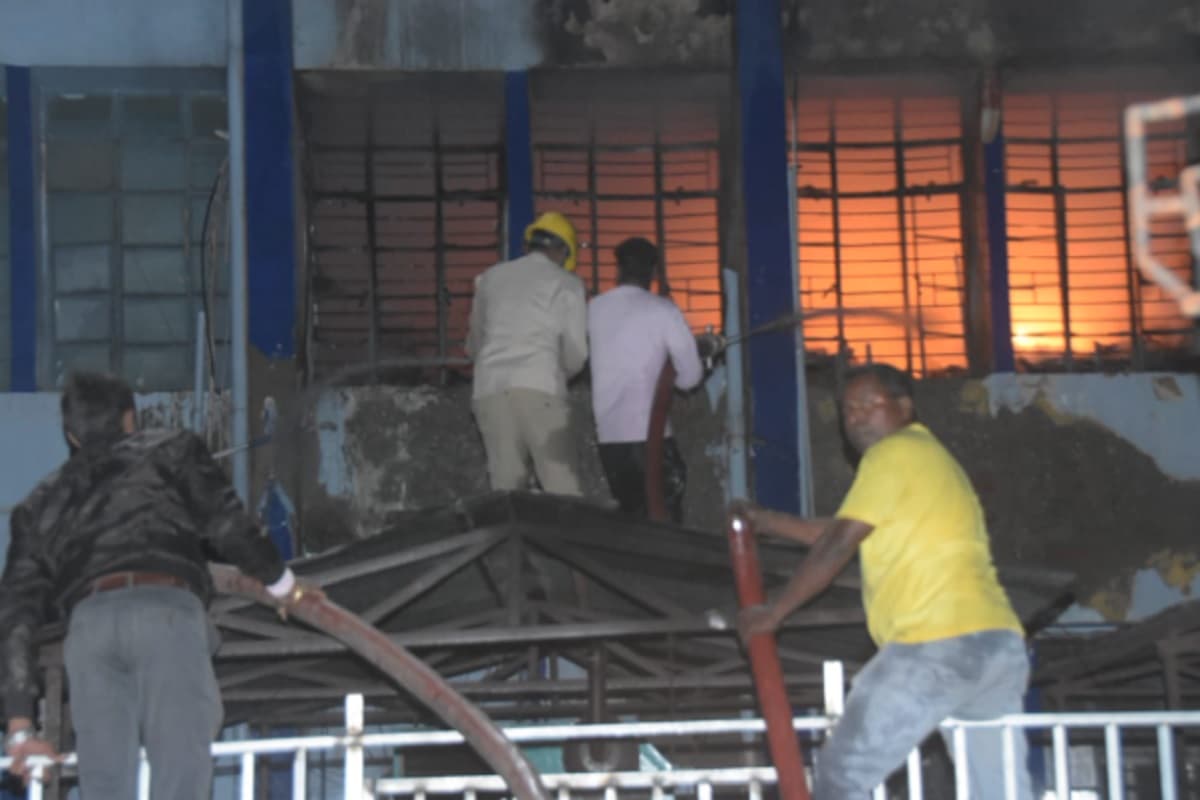 SNMMCH धनबाद के डायलिसिस यूनिट में लगी आग, मची अफरा तफरी