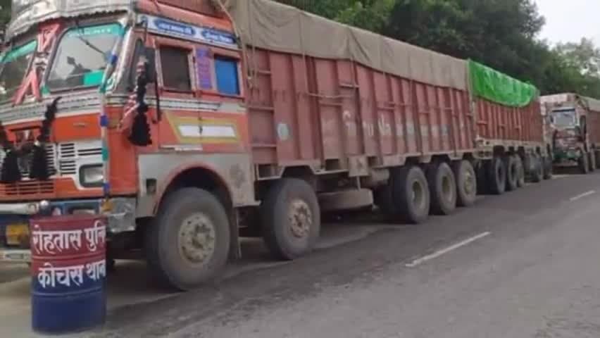 सासाराम-चौसा पथ से यूपी जा रहा अवैध बालू, कैमूर के बाद अब बक्सर ने खोला द्वार