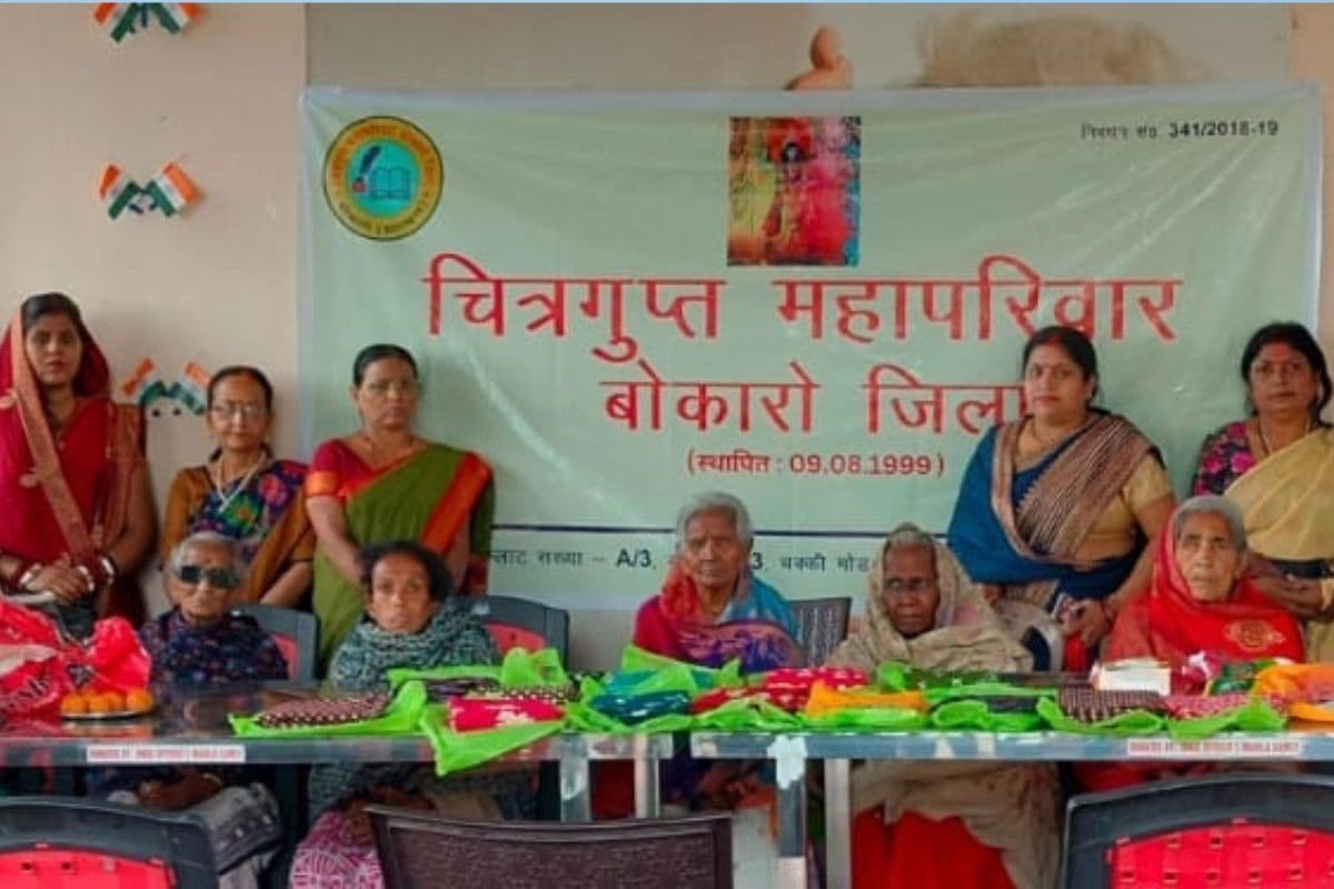 बोकारो : होली मिलन समारोह में उड़ रहे गुलाल, एक-दूसरे को लोगों ने दी बधाई