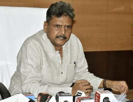 KK Pathak के समर्थन में आये शिक्षा मंत्री सुनील कुमार, होली में छुट्टी रद्द होने पर कही ये बात