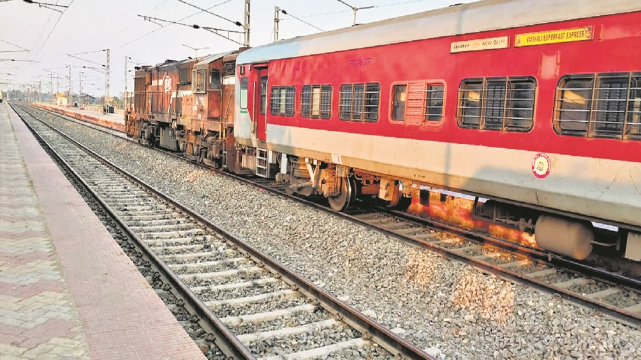 बोकारो : ट्रेन की चपेट में आने से हॉकर की मौत