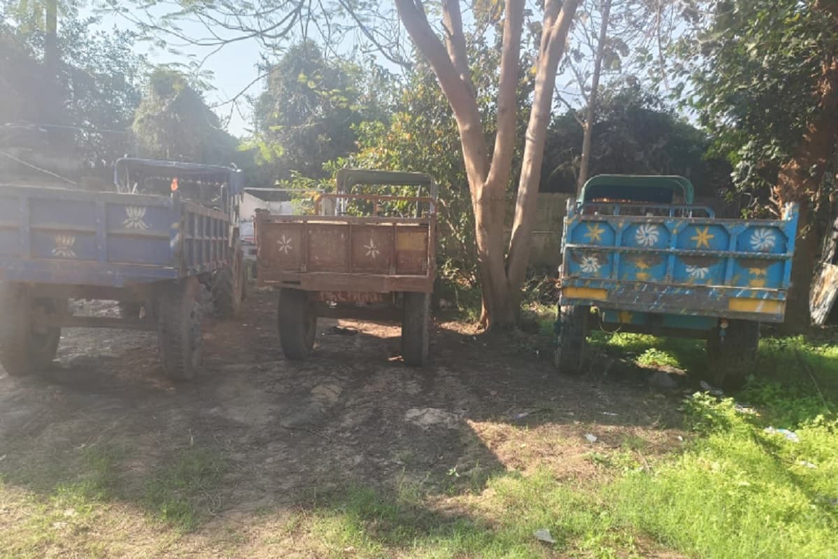 कोडरमा : सतगावां में बालू लोड तीन ट्रैक्टर जब्त