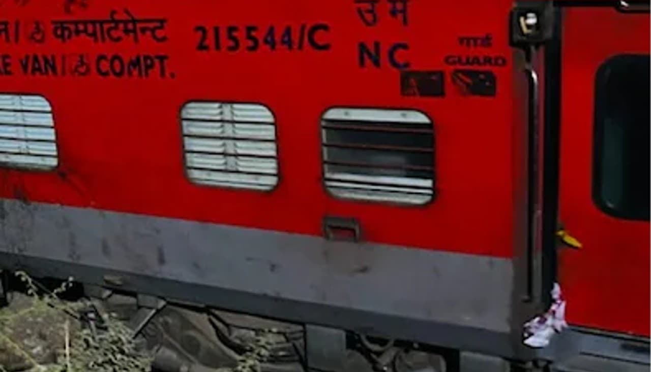 Train Accident : राजस्थान के अजमेर में ट्रेन हादसा, 4 डिब्बे और इंजन पटरी से उतरे