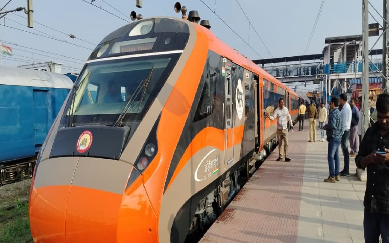 वंदे भारत कितनी सस्ती, कितनी महंगी : रांची से दीनदयाल का भाड़ा प्रति किमी 4.39 रुपए, बनारस से 40.59 रुपए
