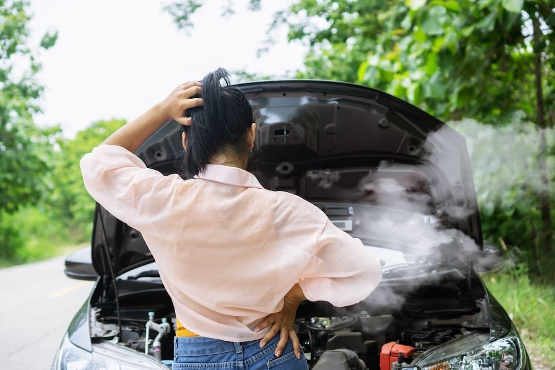 Car Tips: कार के ओवरहीट होने पर क्या करें? जानिए इसके कारण और बचाव के उपाय