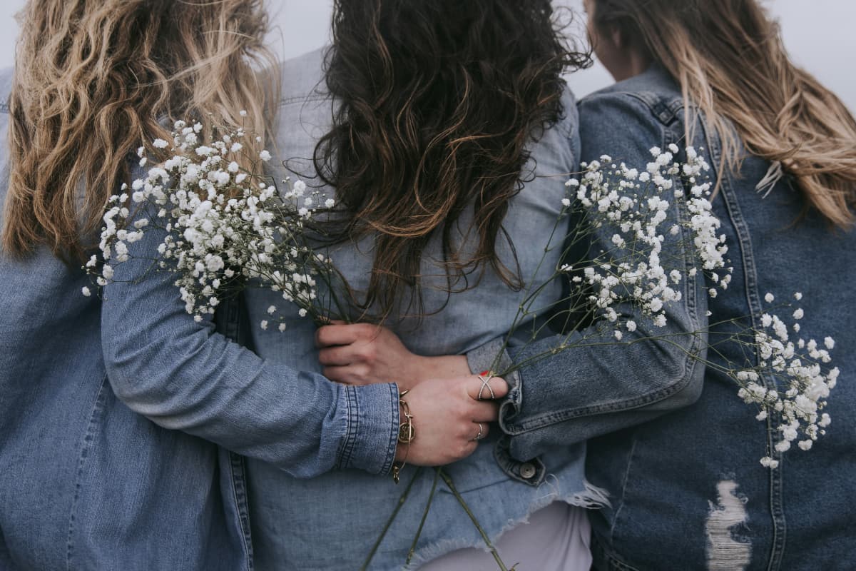 Women's Day 2024: इस वीमेंस डे को अपने लाइफ की लेडीज के लिए बनाएं खास, गिफ्ट में दें ये आइटम्स