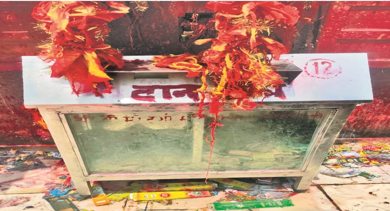 थावे मंदिर का दान पात्र