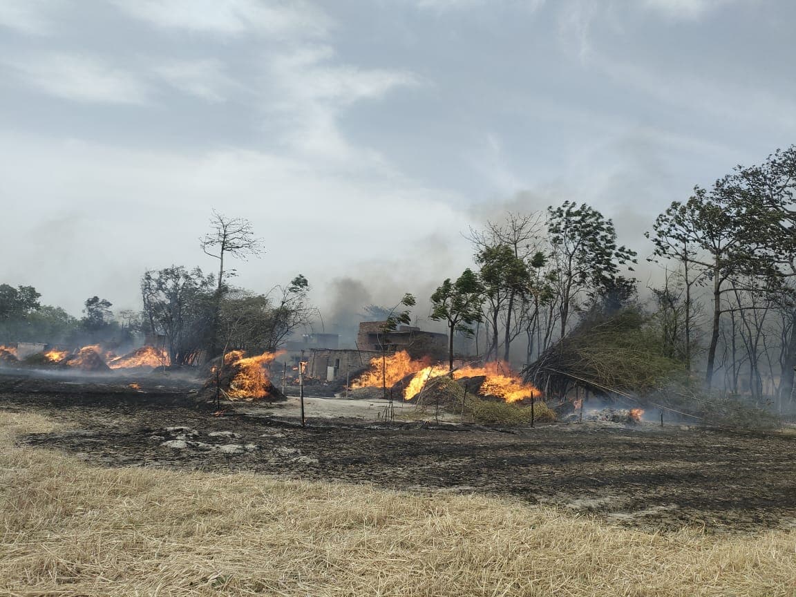 ‍Bihar News: हाई टेंशन तार की शॉर्ट-सर्किट से लगी आग, दुधमुंही बच्ची समेत चार की जलकर मौत