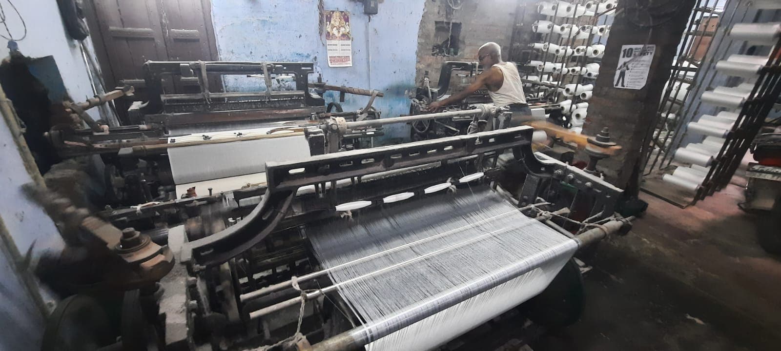 Business News पटवा टोली में प्रतिमाह डेढ़ लाख पीस पितांबरी का हो रहा कारोबार