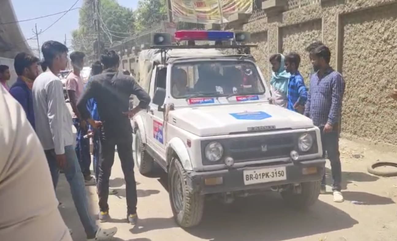 पटना: बिजली विभाग की कार्रवाई के खिलाफ सड़क पर उतरे बीएन कॉलेज के छात्र, सड़क जाम