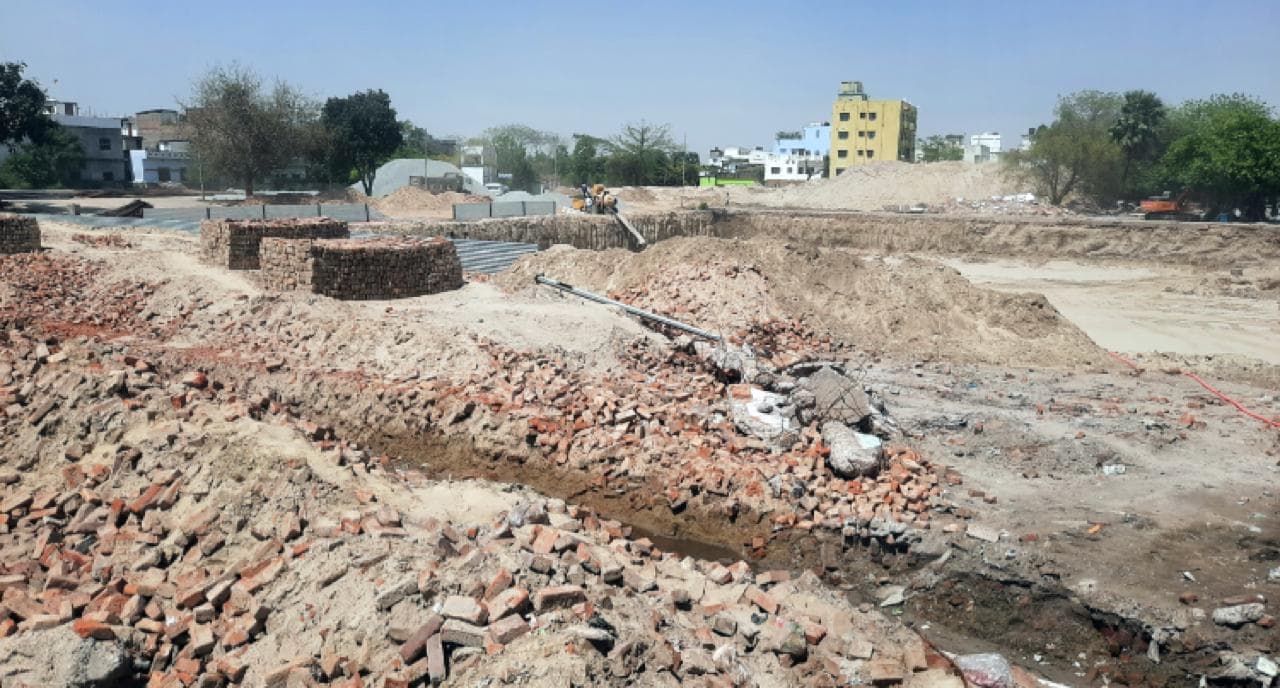 बैरिया बस स्टैंड को तोड़ने में खर्च हुए तीन करोड़,  निर्माण कार्य होगा एक साल में पूरा