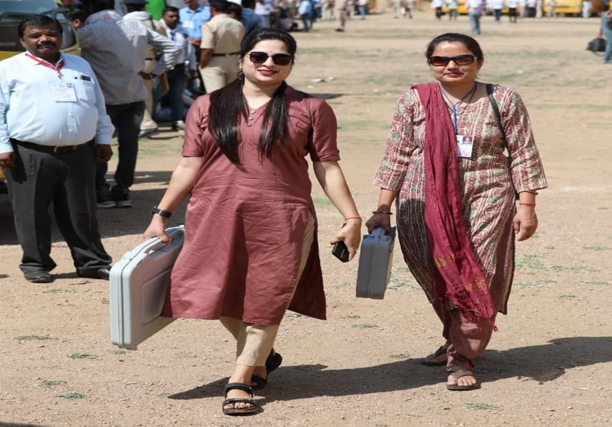 Lok Sabha Election 2024 : कोई मतदाता छूटे ना, क्रम मतदान का टूटे ना- जानिए इसके लिए मतदानकर्मी कैसे करते हैं तैयारी?