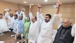 चिराग पासवान को जबरदस्त झटका, लोकसभा चुनाव से पहले दो दर्जन नेताओं का पार्टी से इस्तीफा